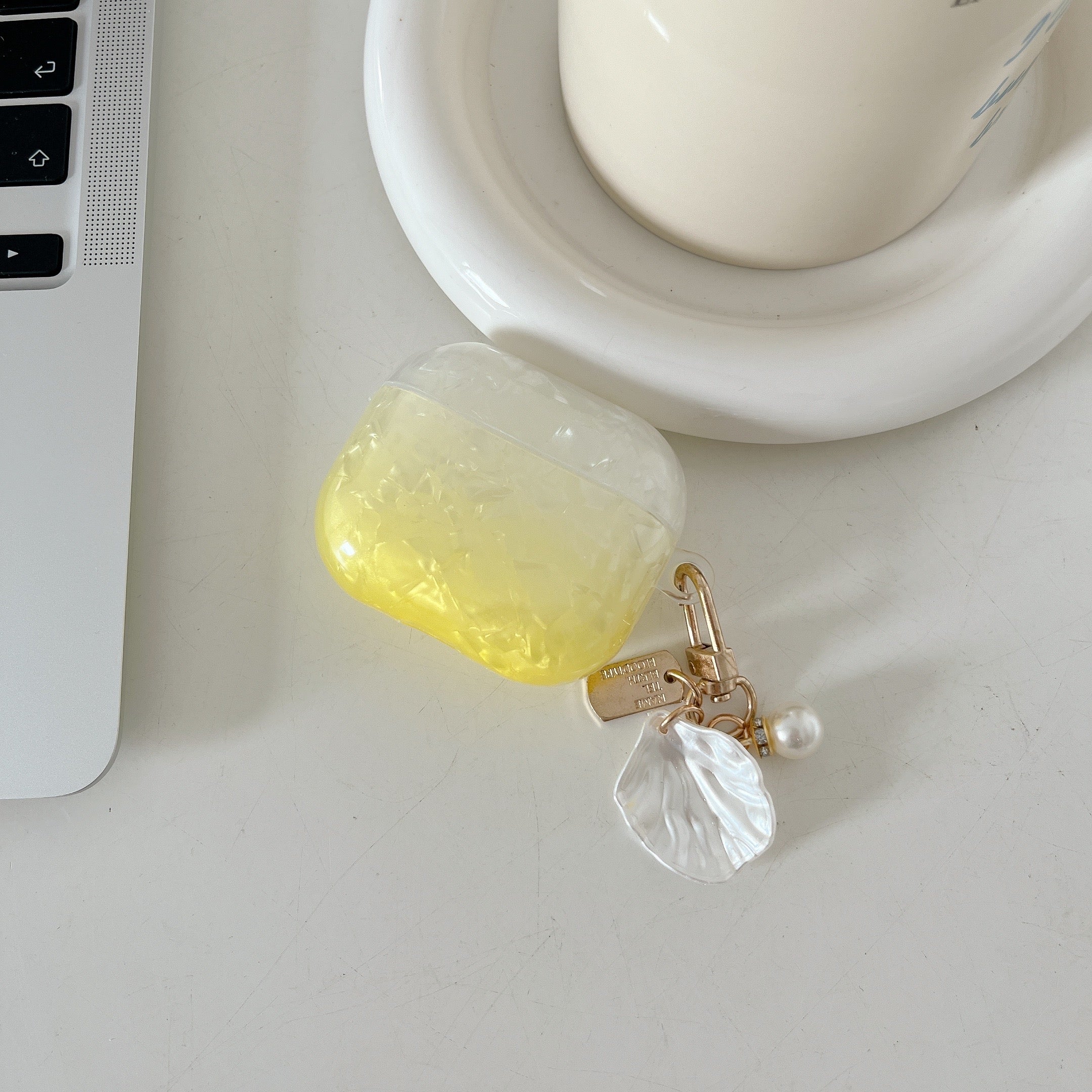 TPU Earphone Case for Apple AirPods 3 , Gradient Shell Grain Protective Carrying Cover with Shell Shape Pendant - Yellow TPU Earphone Case for Apple AirPods 3 , Gradient Shell Grain Protective Carrying Cover with Shell Shape Pendant - Yellow